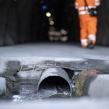 Une installation complexe de drainage vise à stopper le glissement du village de Brienz (GR) vers la vallée.
